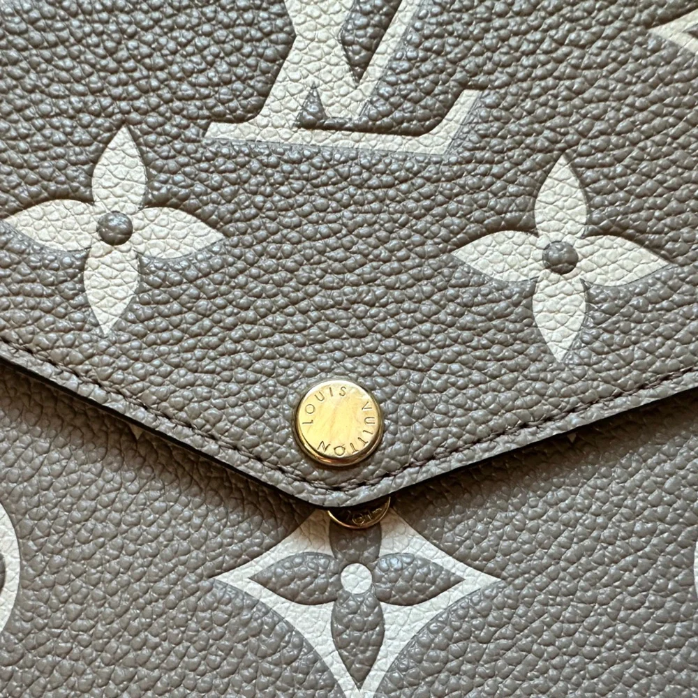 Felicia Pochette LOUIS VUITTON (in dove/cream) - Picture 9 of 12